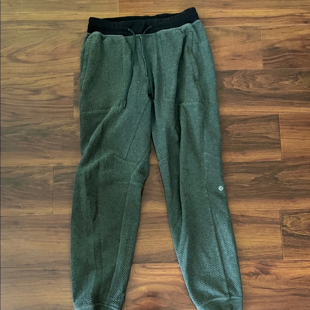 At Ease Men's forest Green Jogger Pants - size small